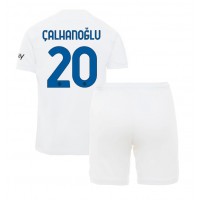 Inter Milan Hakan Calhanoglu #20 Bortedraktsett Barn 2023-24 Kortermet (+ Korte bukser)
